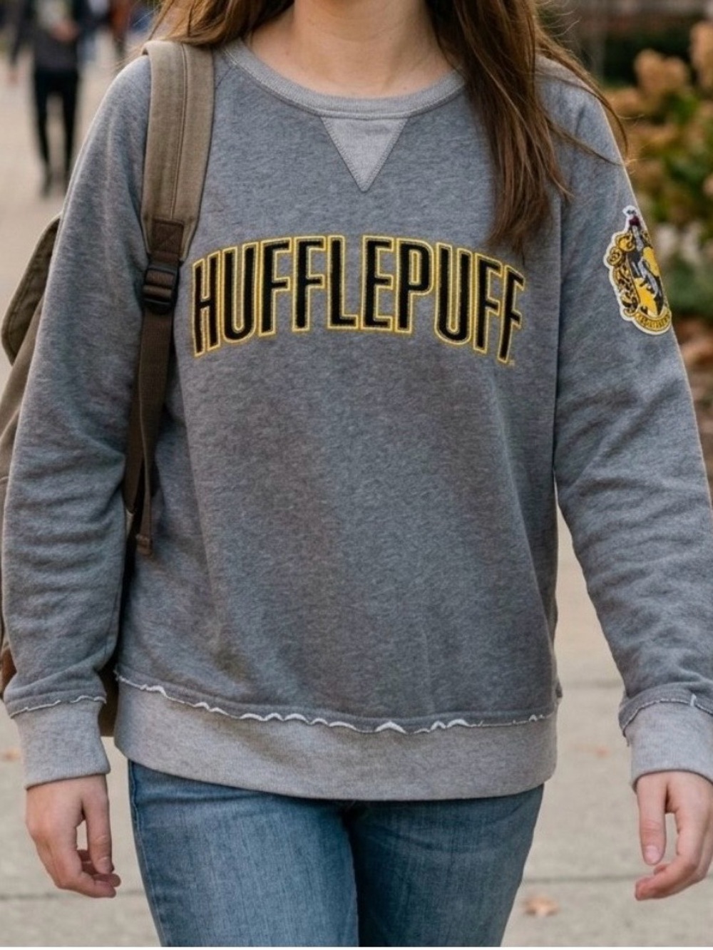 Harry Potter Universal Studios Hufflepuff Reverse Seam Gray Sweatshirt Size XL